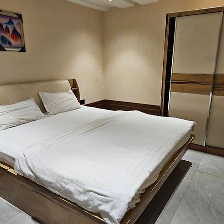 Stayez Studio Apartments Indore Dış mekan fotoğraf