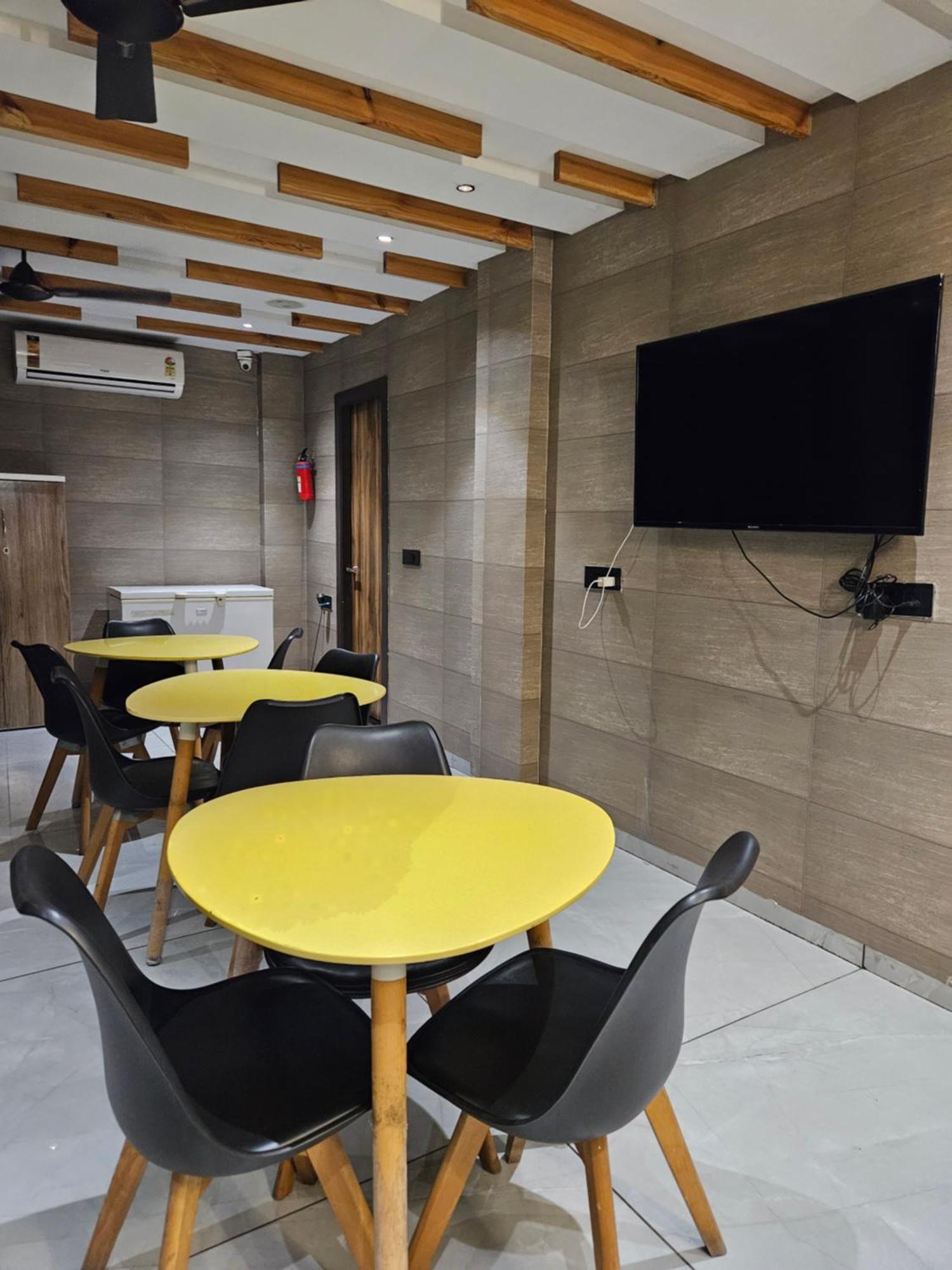 Stayez Studio Apartments Indore Dış mekan fotoğraf
